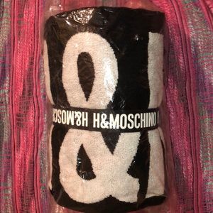 HM x Moschino Towel